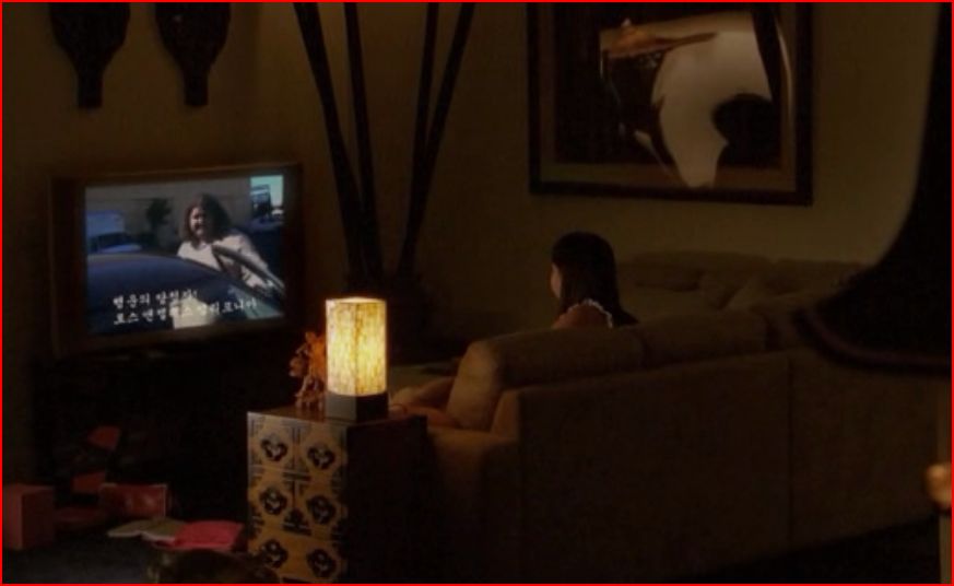 message-tv-jin Jin is delivering a "message" and the guy points to his daughter. Look at what she's watching.